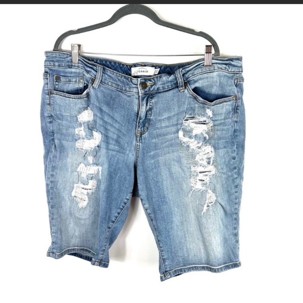 Torrid Distressed Boyfriend Shorts size 22